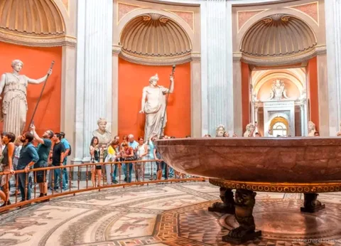 Corredor afrescado da Galeria dos Mapas na visita guiada aos Museus Vaticanos